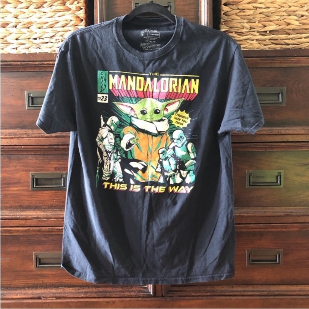 Star Wars Baby Yoda Comic book short sleeve graphic tee in size M